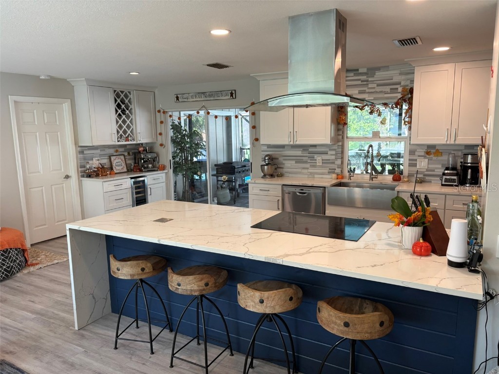 4420 Meadow Creek Circle Sarasota FL 34233 A4669555 image12