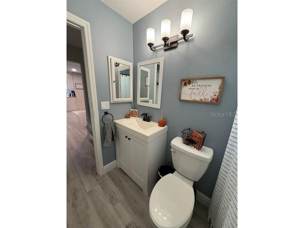 4420 Meadow Creek Circle Sarasota FL 34233 A4669555 image15