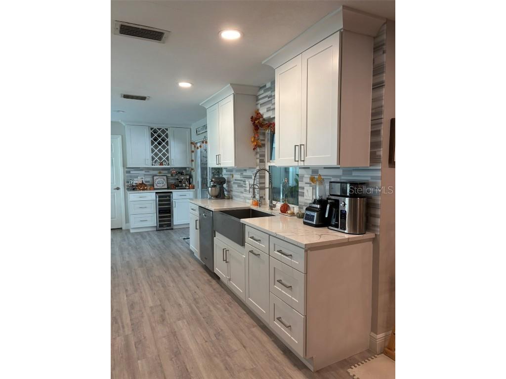 4420 Meadow Creek Circle Sarasota FL 34233 A4669555 image7