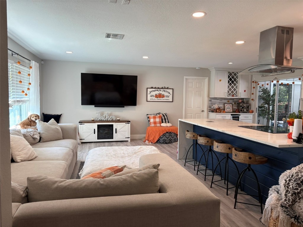 4420 Meadow Creek Circle Sarasota FL 34233 A4669555 image8