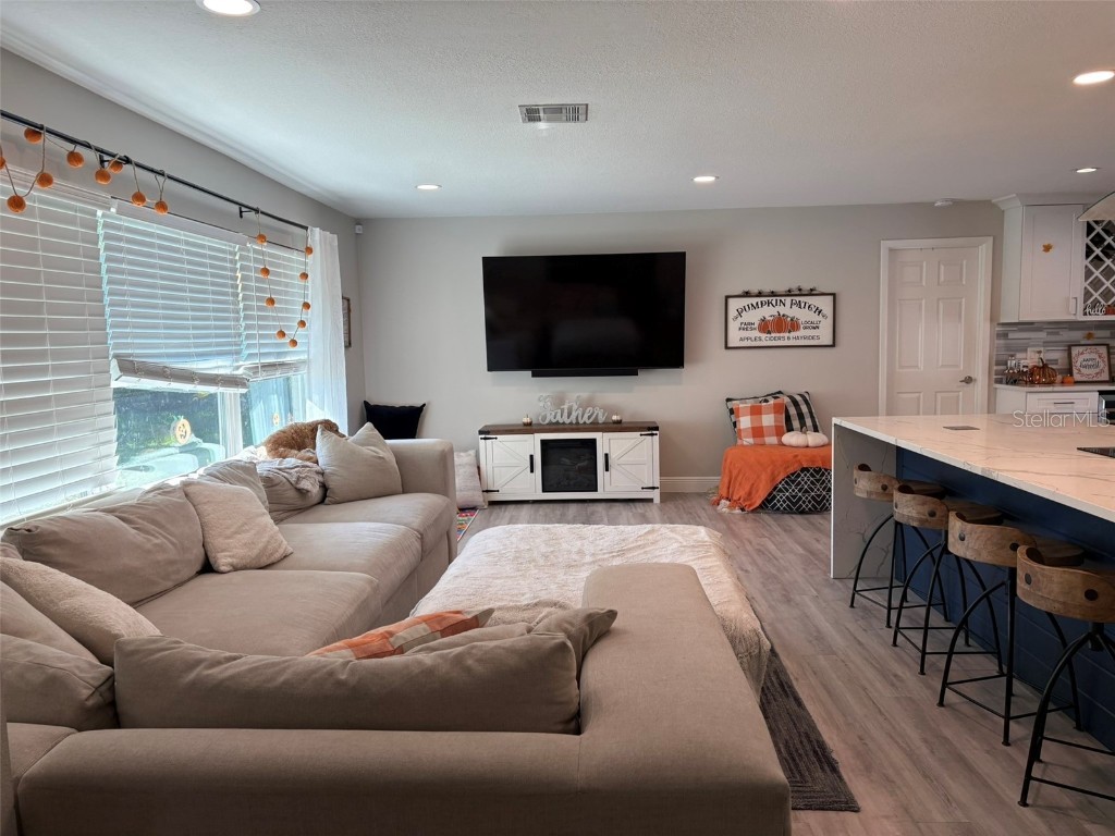 4420 Meadow Creek Circle Sarasota FL 34233 A4669555 image9