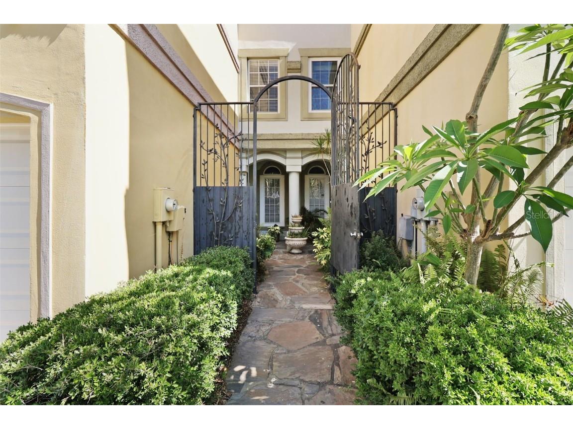 4421 W North A Street Tampa FL 33609 T3524107 image1