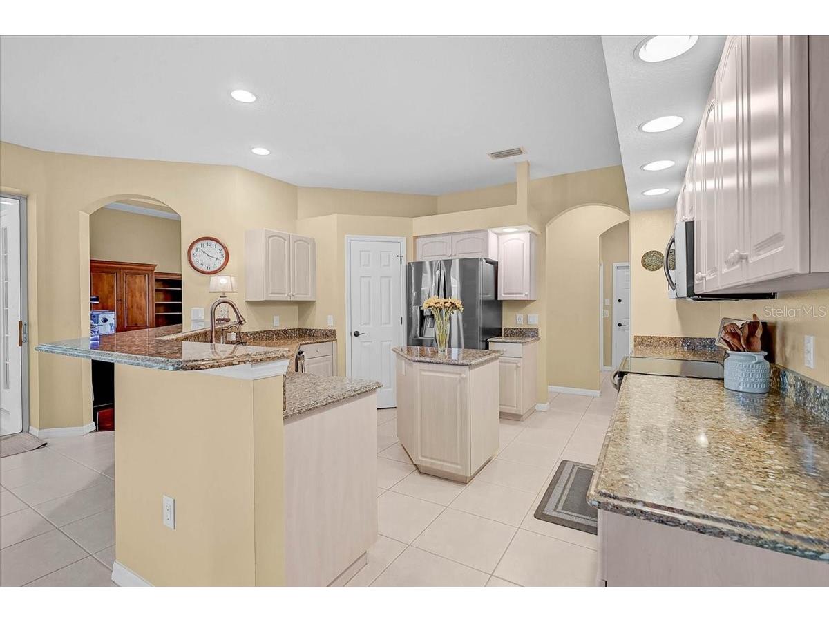 4422 Mcintosh Lake Avenue Sarasota FL 34233 A4686220 image13