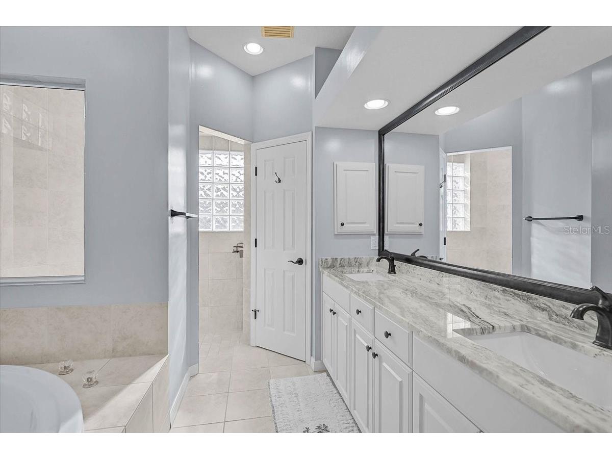 4422 Mcintosh Lake Avenue Sarasota FL 34233 A4686220 image26