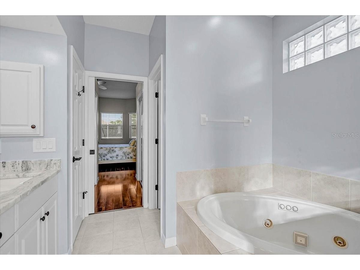 4422 Mcintosh Lake Avenue Sarasota FL 34233 A4686220 image27