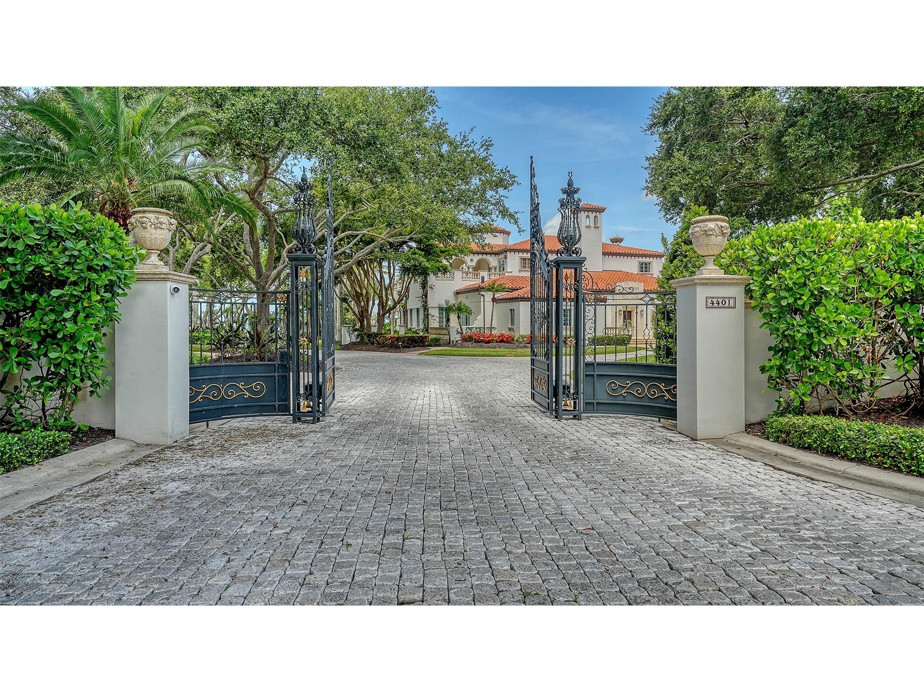 4423 Bay Shore Road Sarasota FL 34234 - SARASOTA BAY A4657960 image1