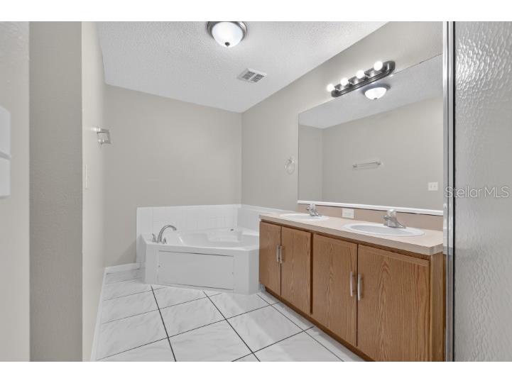 4423 Hamlet Court Kissimmee FL 34746 O6417624 image12