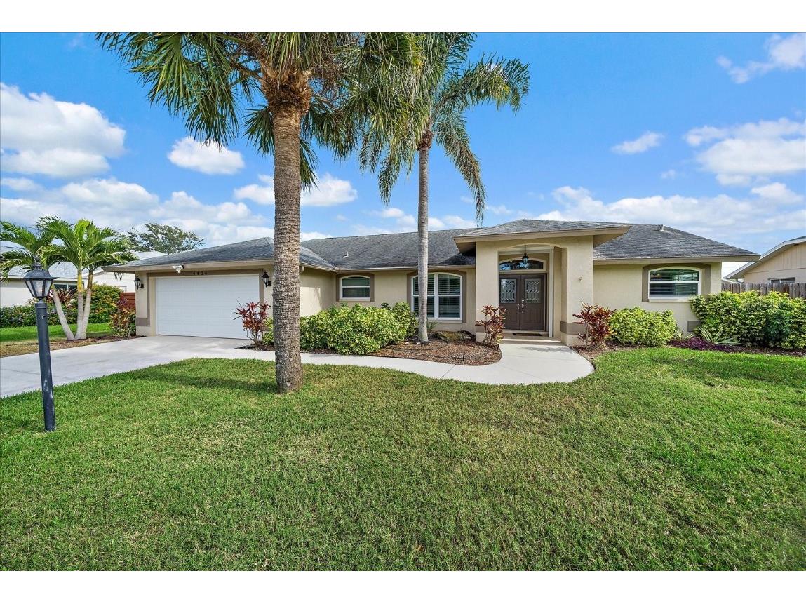 4424 Diamond Circle W Sarasota FL 34233 A4675437 image1