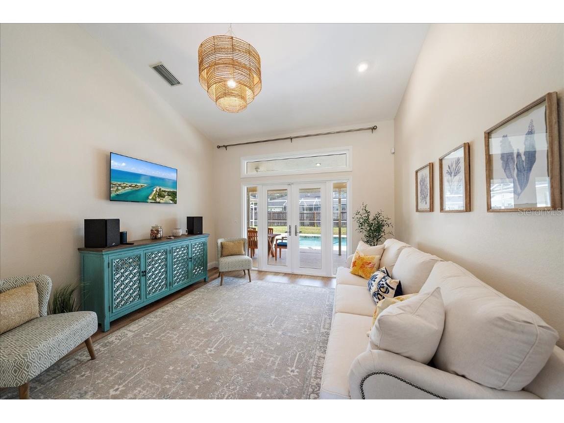 4424 Diamond Circle W Sarasota FL 34233 A4675437 image2