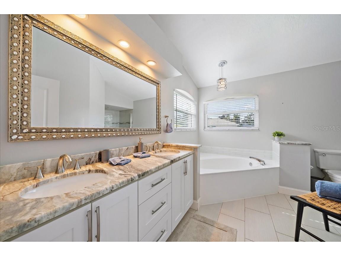 4424 Diamond Circle W Sarasota FL 34233 A4675437 image28