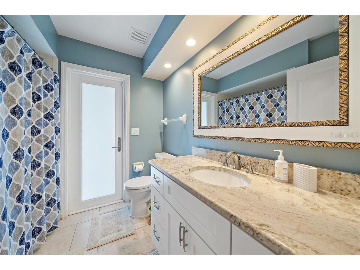 4424 Diamond Circle W Sarasota FL 34233 A4675437 image40