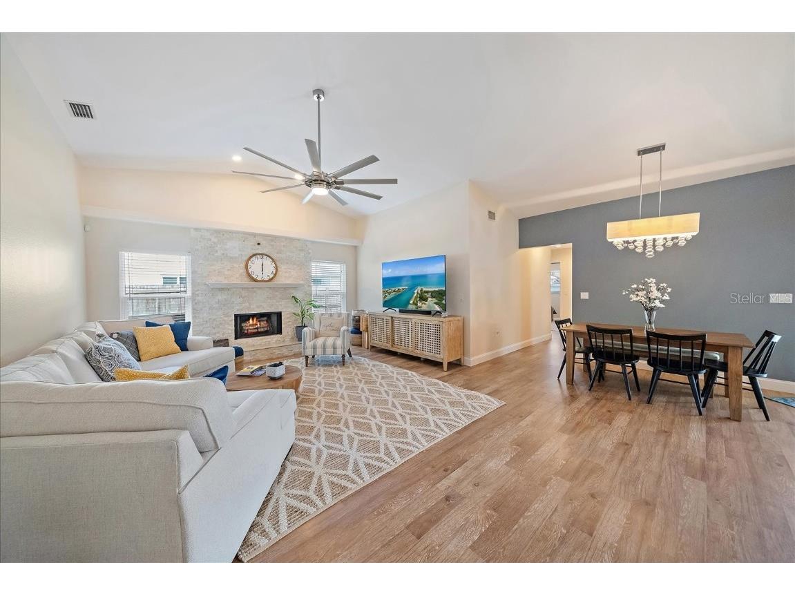 4424 Diamond Circle W Sarasota FL 34233 A4675437 image8