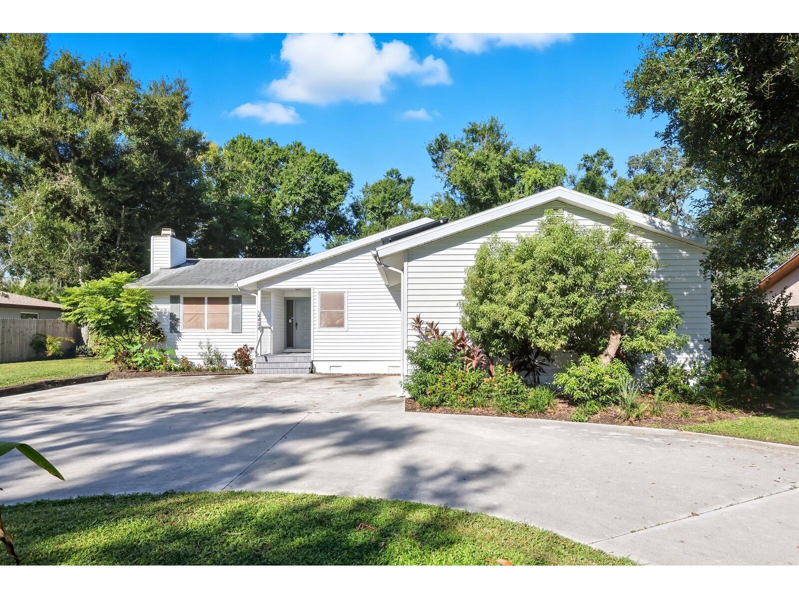 4424 Meadow Creek Circle Sarasota FL 34233 A4666135 image3
