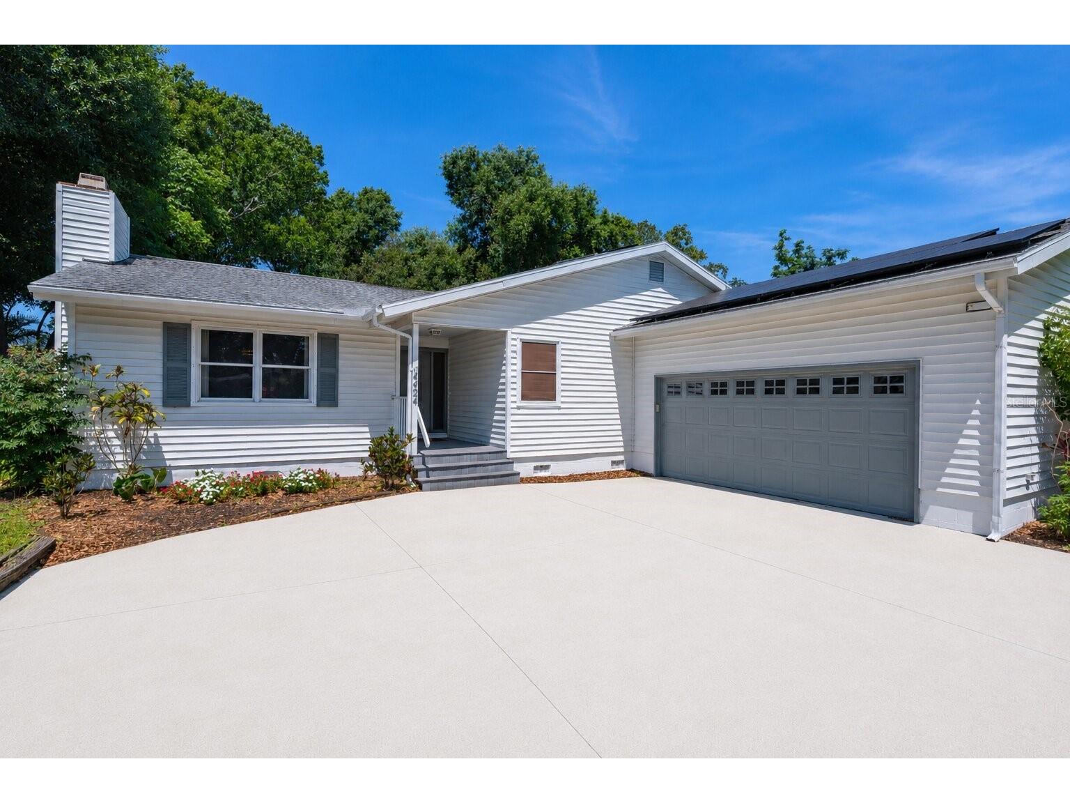 4424 Meadow Creek Circle Sarasota FL 34233 A4693701 image1