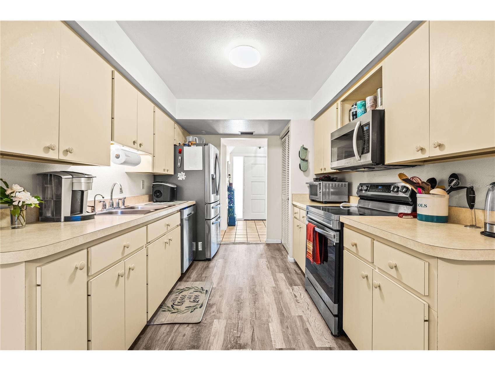 4424 Meadow Creek Circle Sarasota FL 34233 A4693701 image16