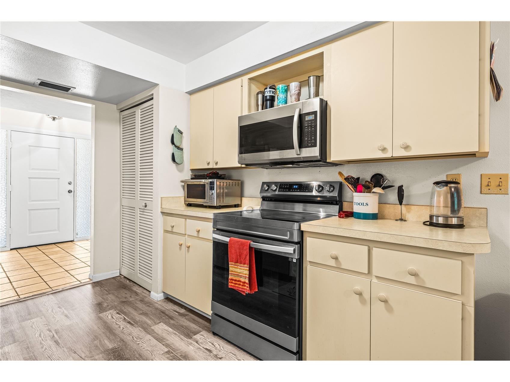 4424 Meadow Creek Circle Sarasota FL 34233 A4693701 image18
