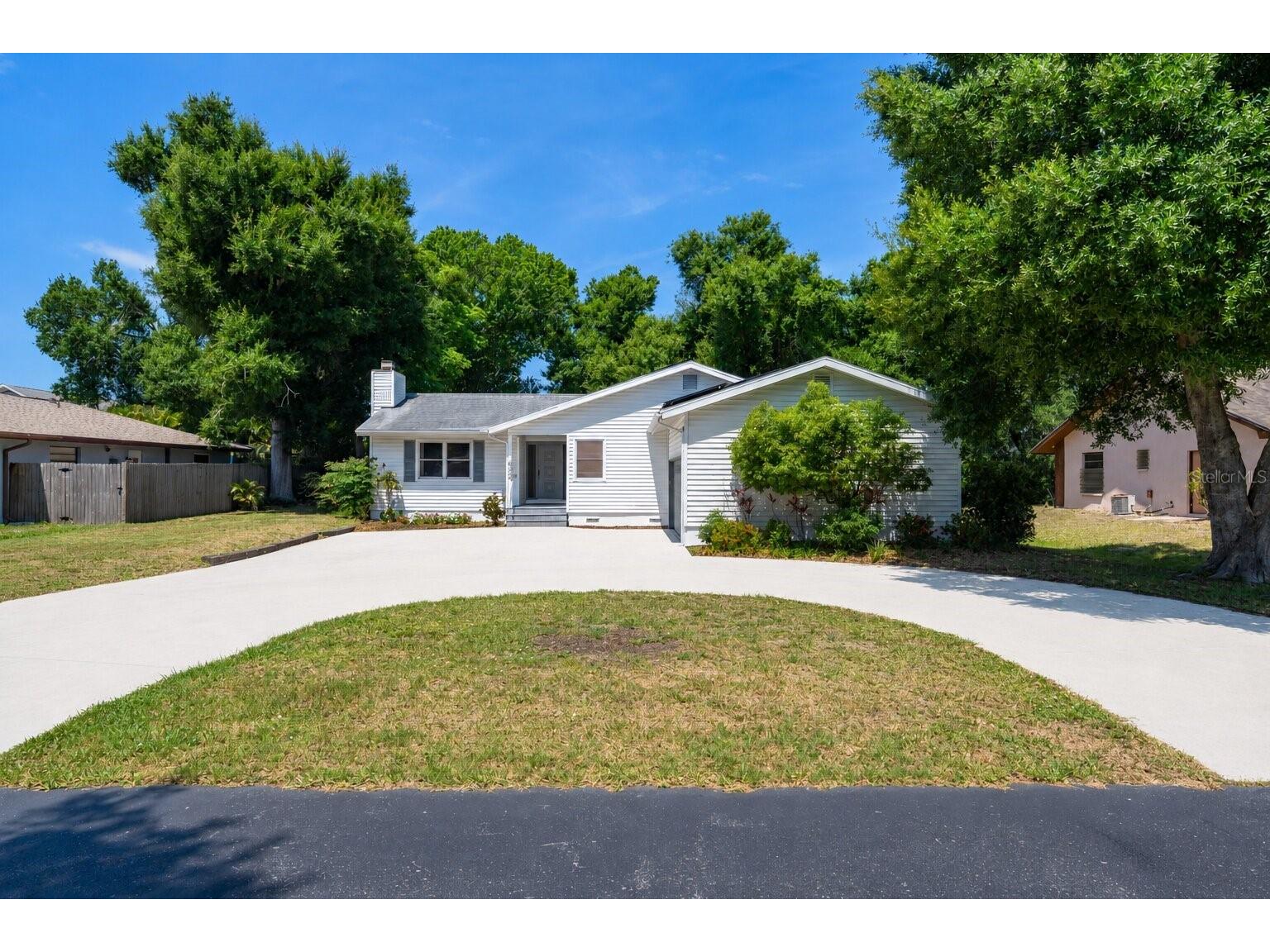 4424 Meadow Creek Circle Sarasota FL 34233 A4693701 image3