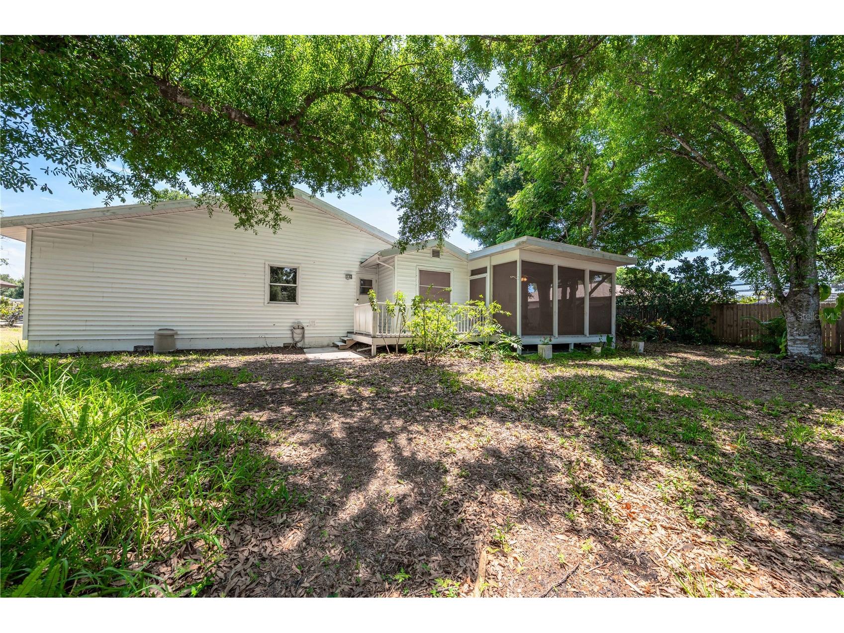 4424 Meadow Creek Circle Sarasota FL 34233 A4693701 image35