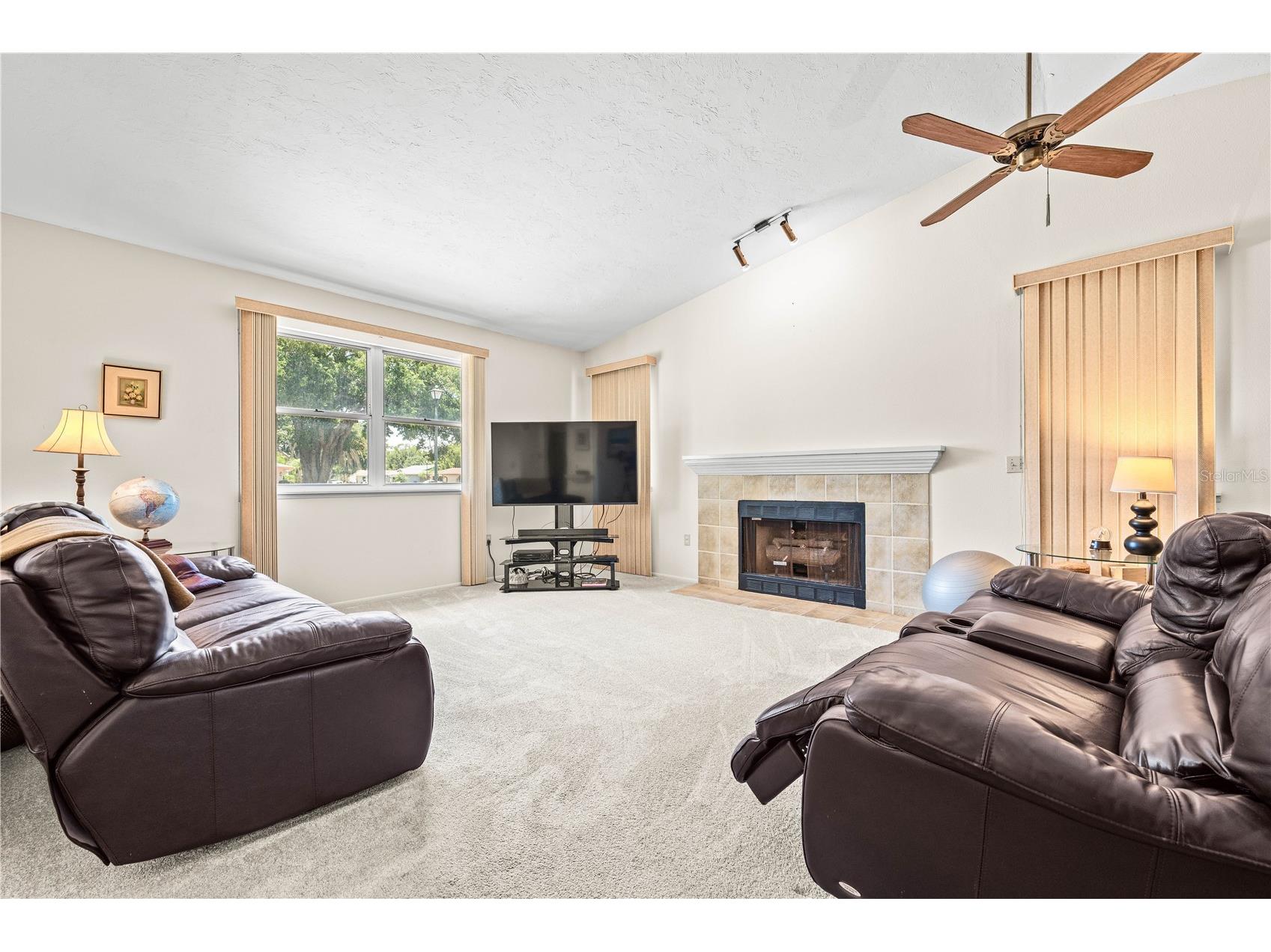 4424 Meadow Creek Circle Sarasota FL 34233 A4693701 image9