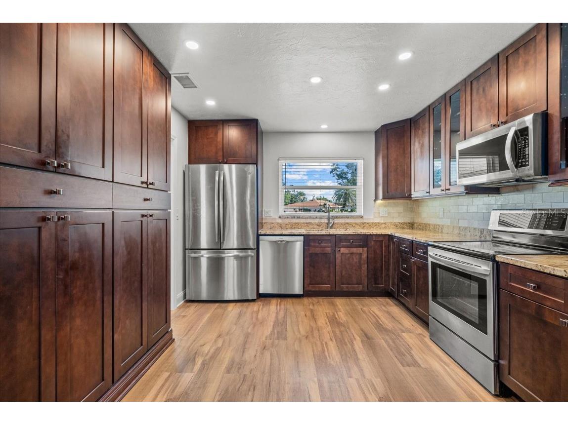 4428 Meadow Creek Circle Sarasota FL 34233 A4672507 image10