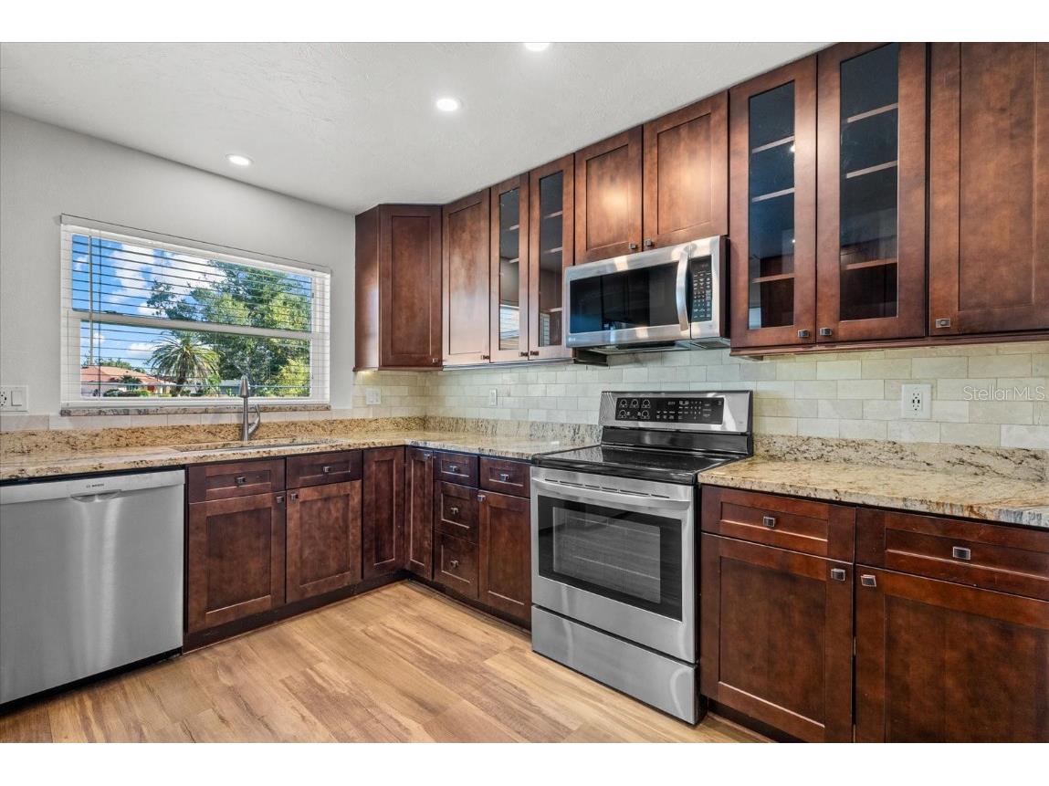 4428 Meadow Creek Circle Sarasota FL 34233 A4672507 image11