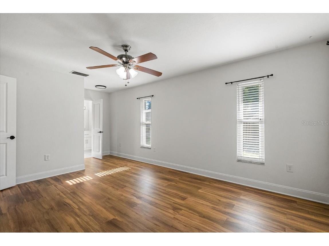 4428 Meadow Creek Circle Sarasota FL 34233 A4672507 image16