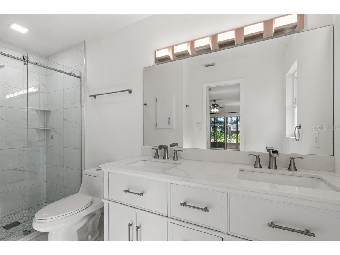 4428 Meadow Creek Circle Sarasota FL 34233 A4672507 image19