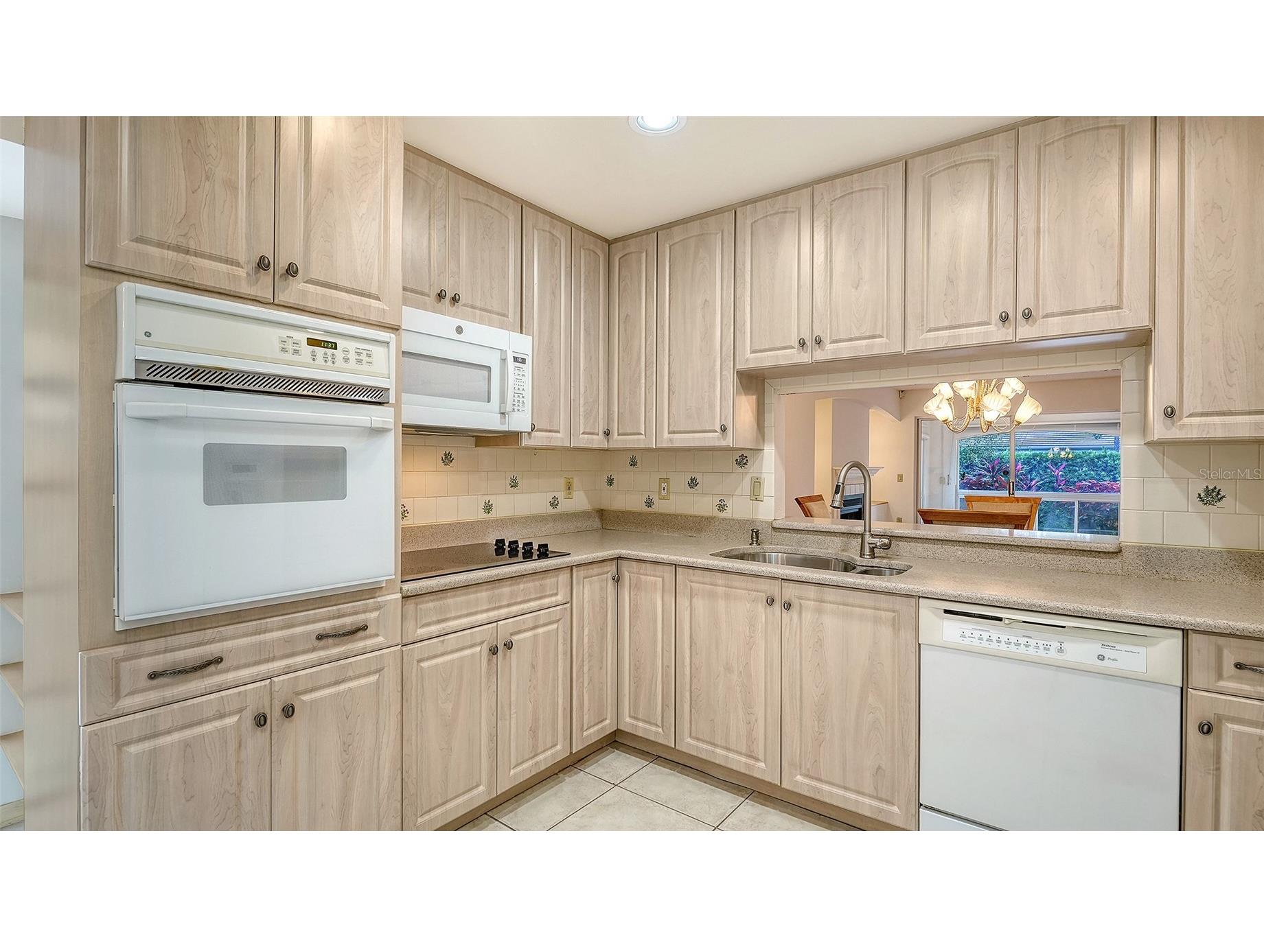 4429 Oakley Greene #6 Sarasota FL 34235 A4694535 image5