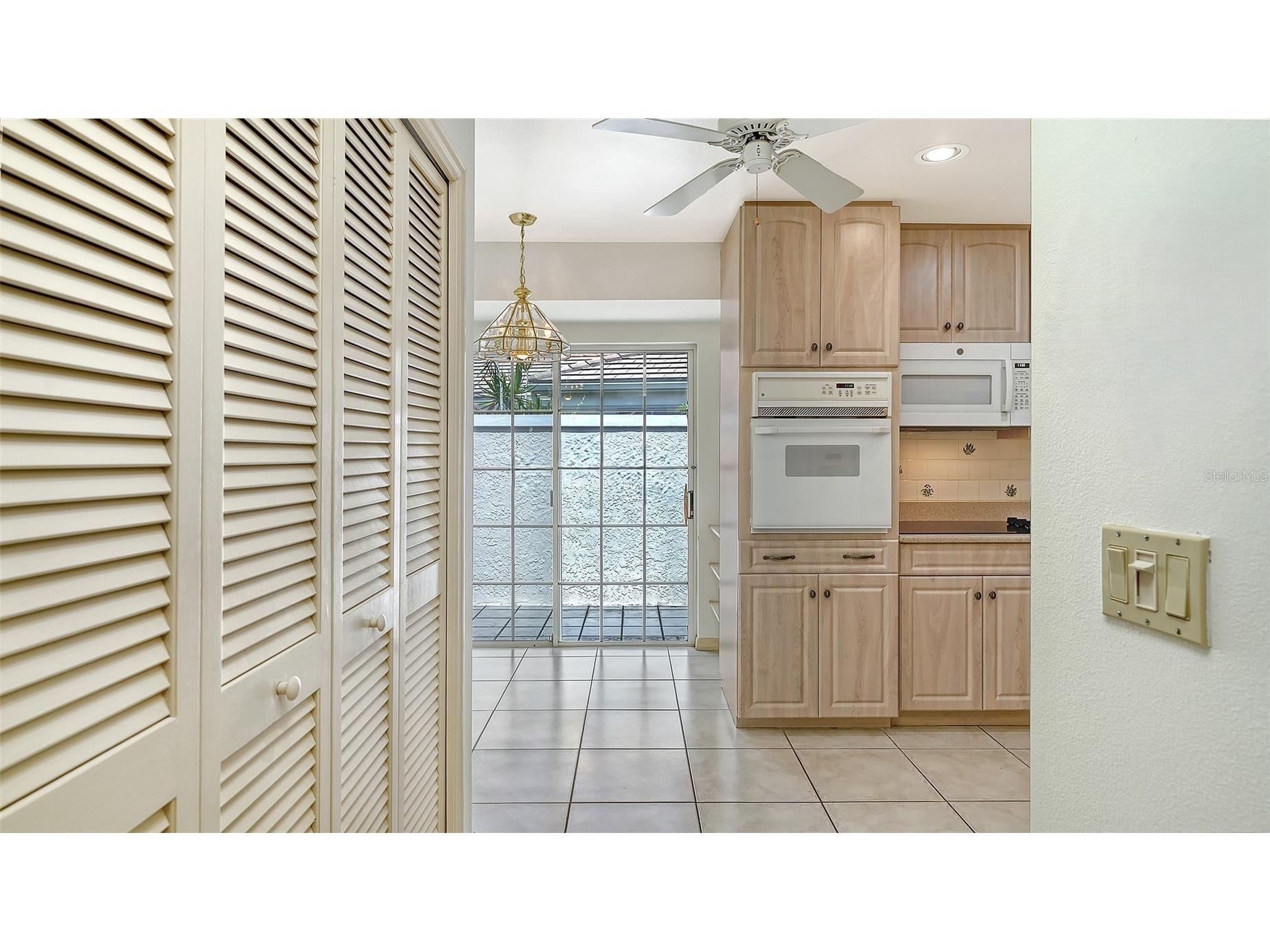 4429 Oakley Greene #6 Sarasota FL 34235 A4694535 image9