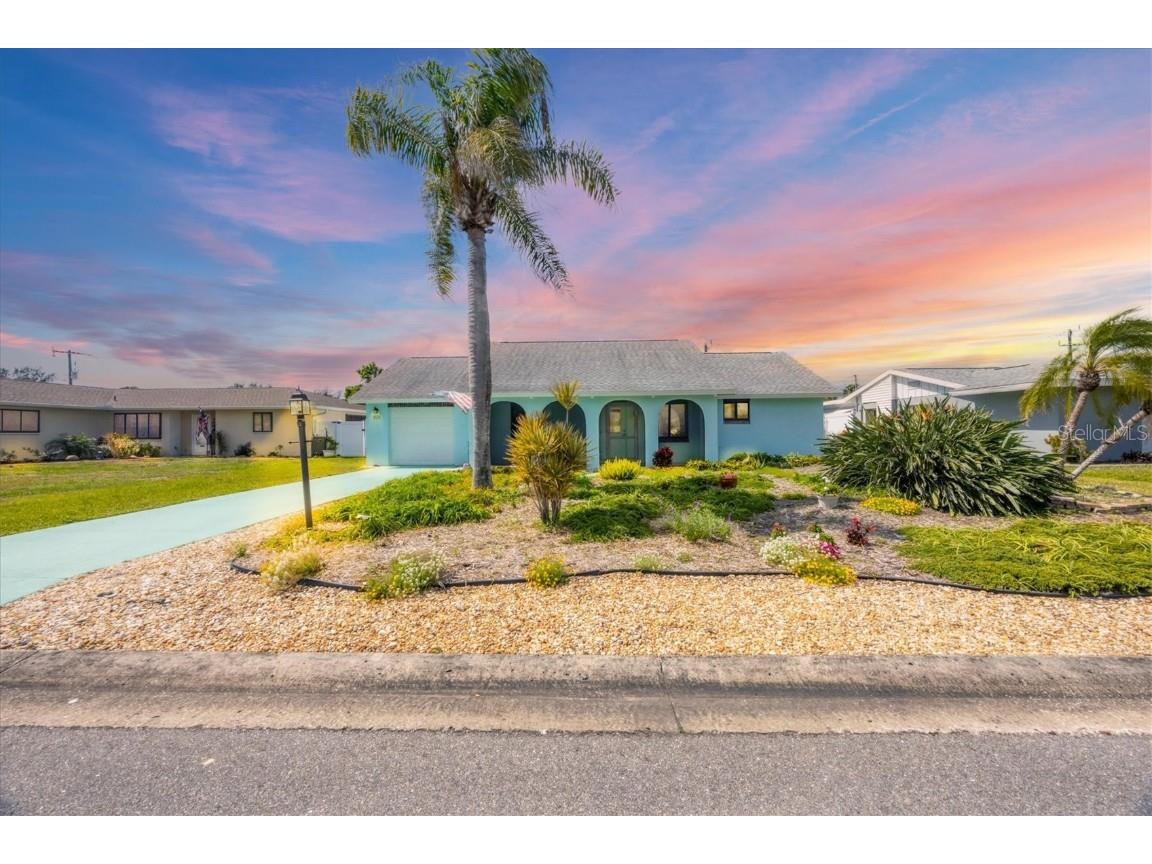 443 Appian Way Venice FL 34293 D6141110 image1