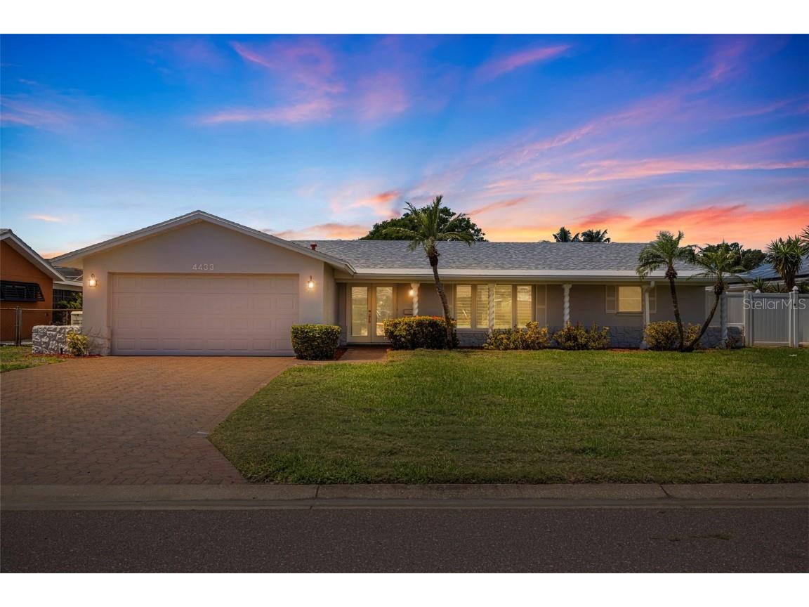 4433 38th Way S Saint Petersburg FL 33711 - INTRACOASTAL - BOCA CIEGA BAY TB8375248 image1