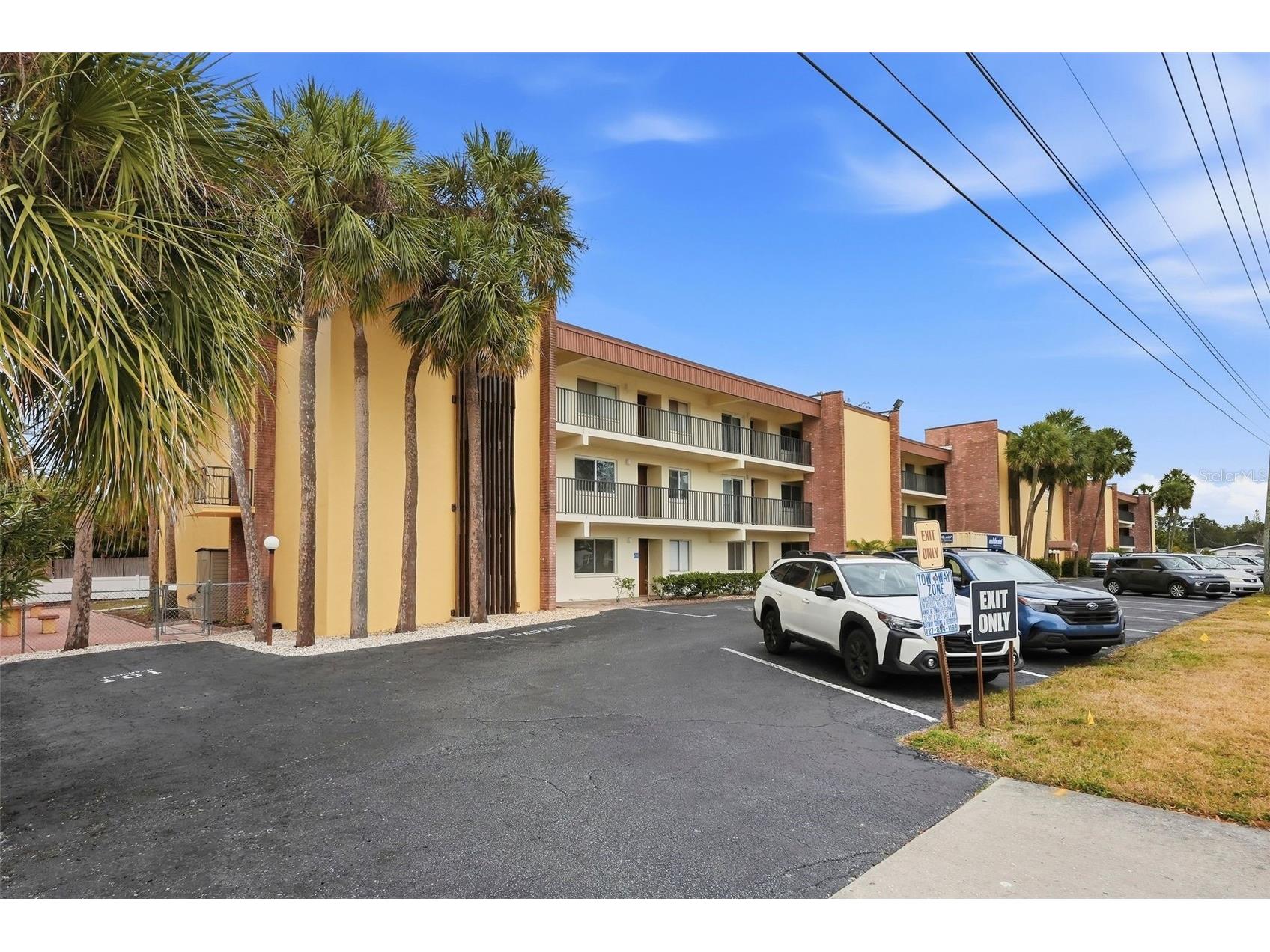 4435 1st Street NE #205 Saint Petersburg FL 33703 A4683071 image1