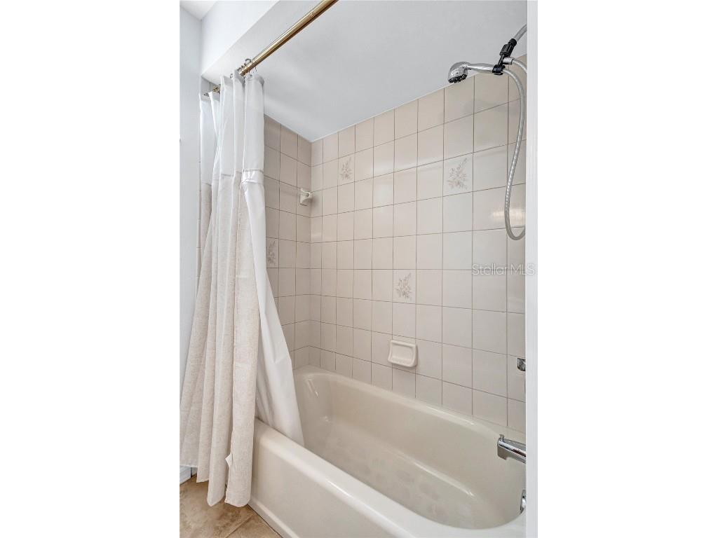 4435 Diamond Circle W Sarasota FL 34233 A4675074 image26