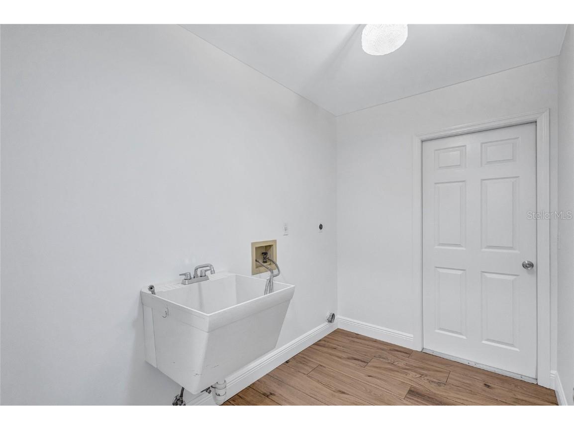 4435 Diamond Circle W Sarasota FL 34233 A4675074 image29