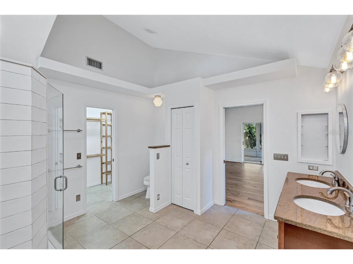 4435 Diamond Circle W Sarasota FL 34233 A4675074 image31