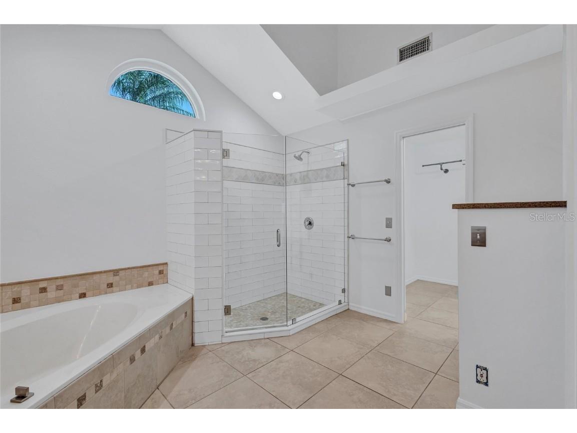 4435 Diamond Circle W Sarasota FL 34233 A4675074 image32