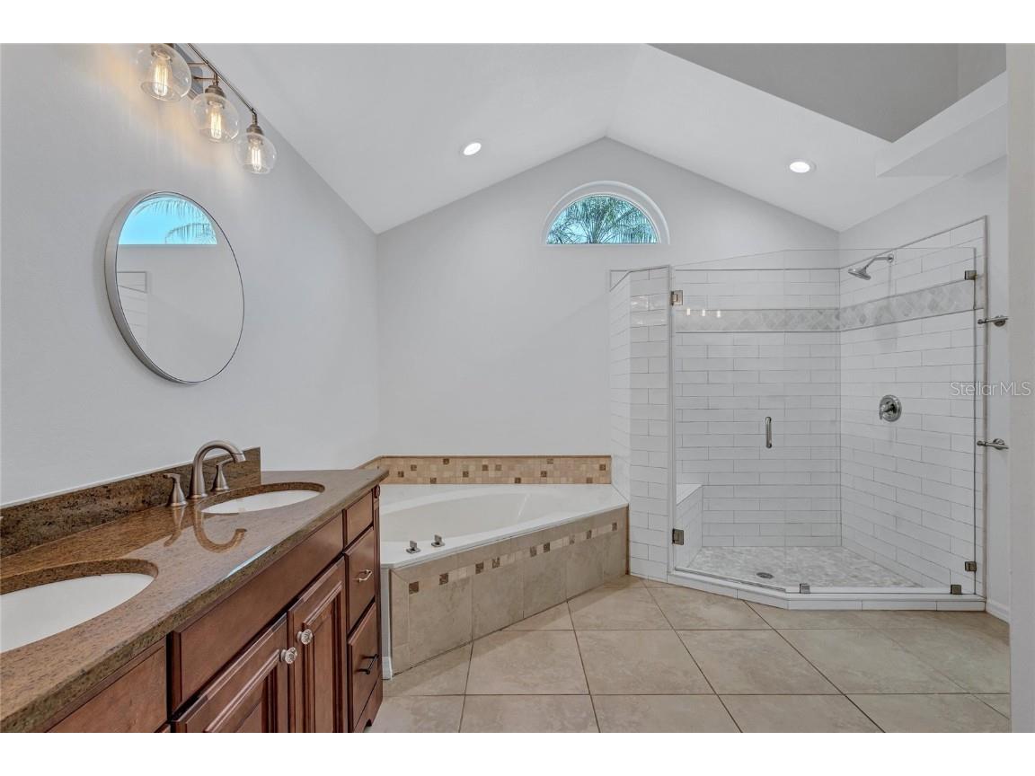 4435 Diamond Circle W Sarasota FL 34233 A4675074 image33