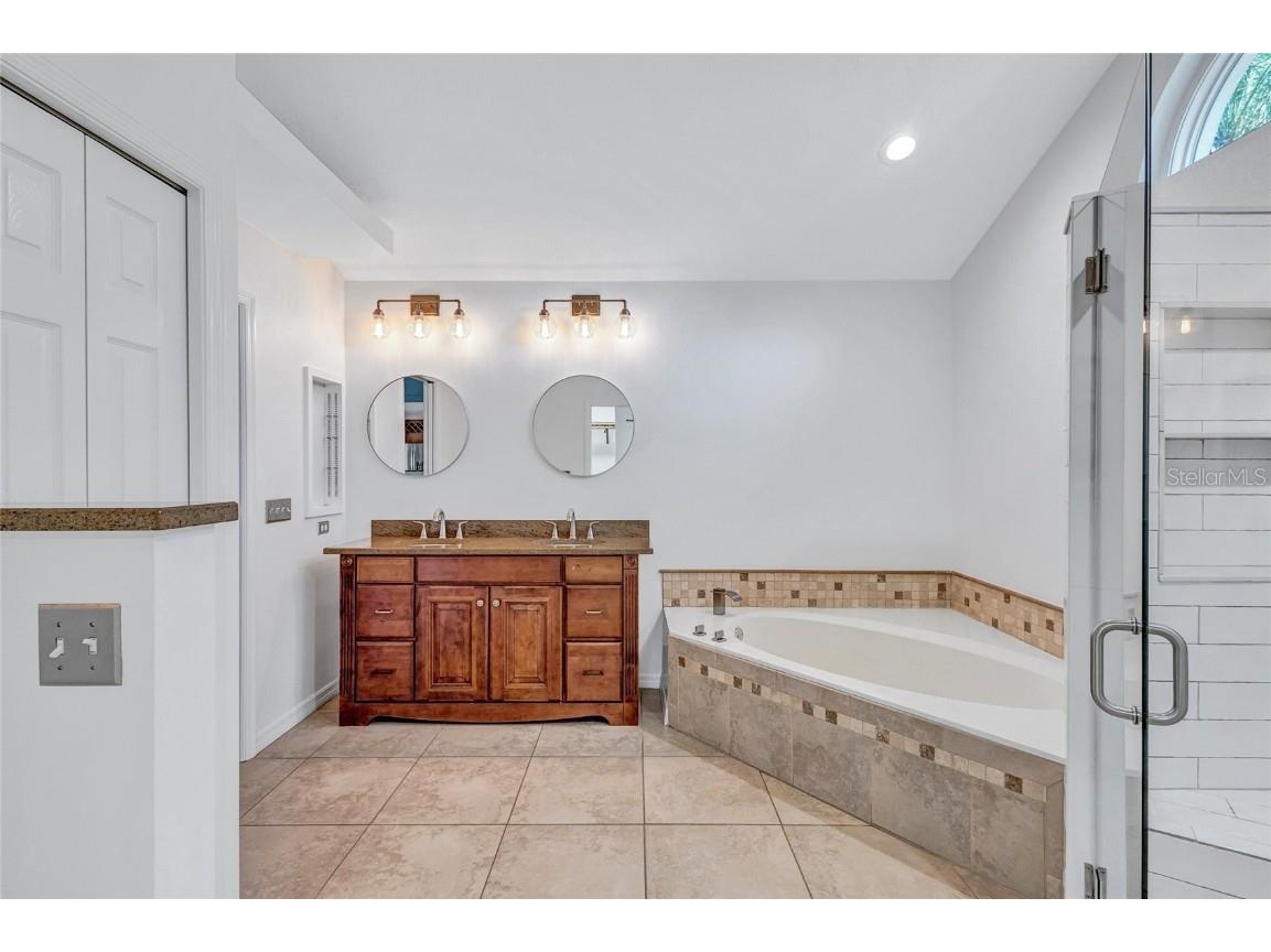 4435 Diamond Circle W Sarasota FL 34233 A4675074 image34