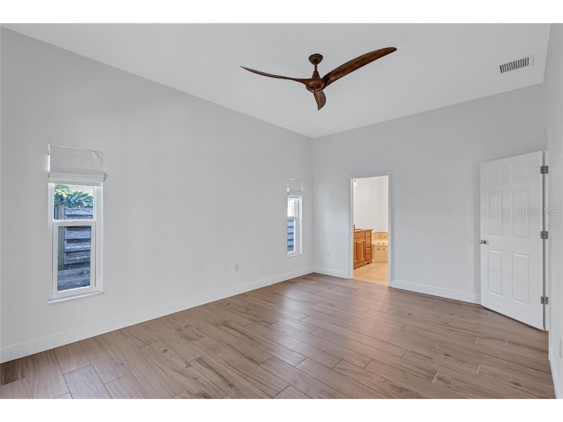 4435 Diamond Circle W Sarasota FL 34233 A4675074 image36