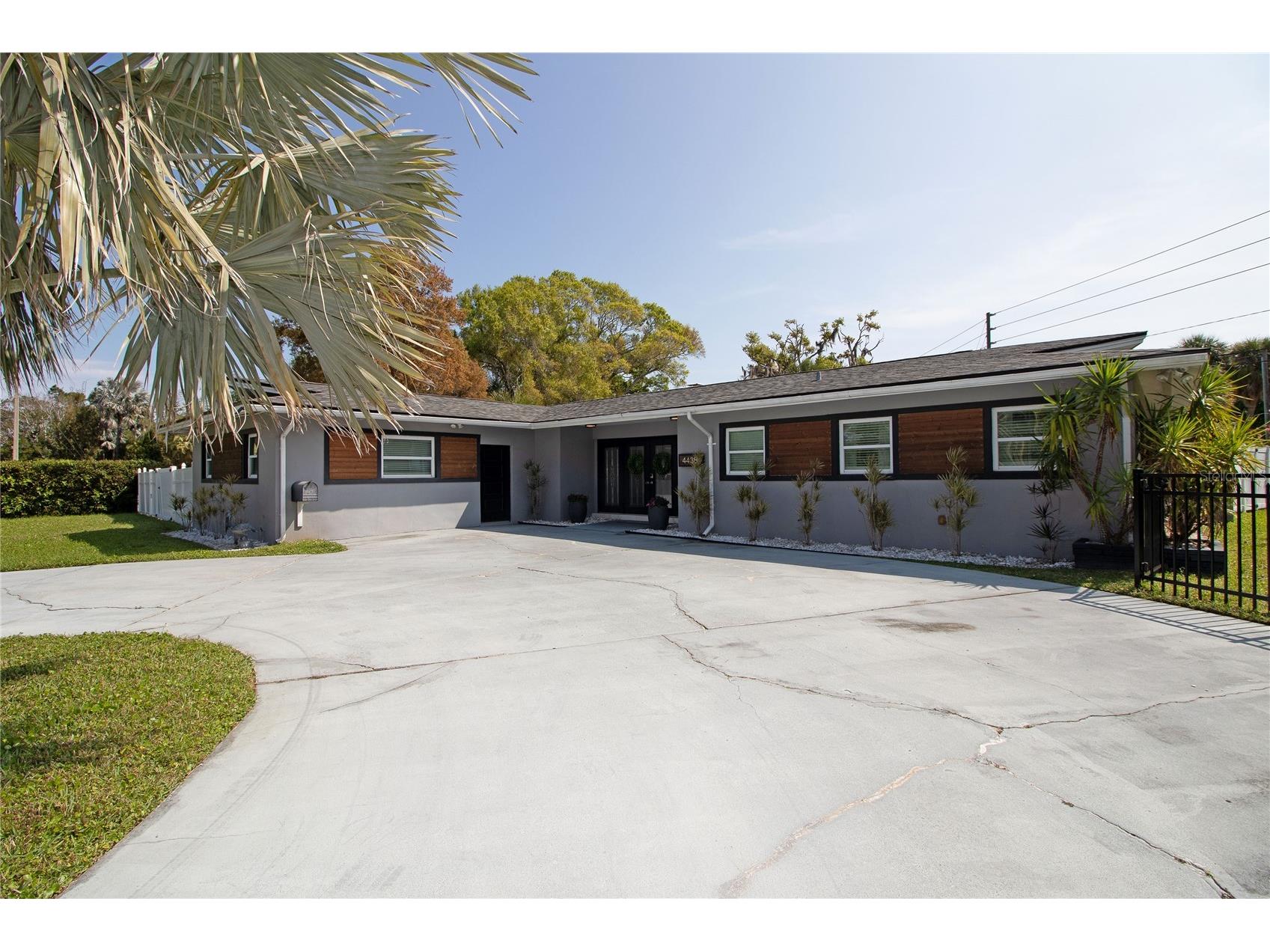4438 Dr Martin Luther King Jr Street S Saint Petersburg FL 33705 TB8488577 image1