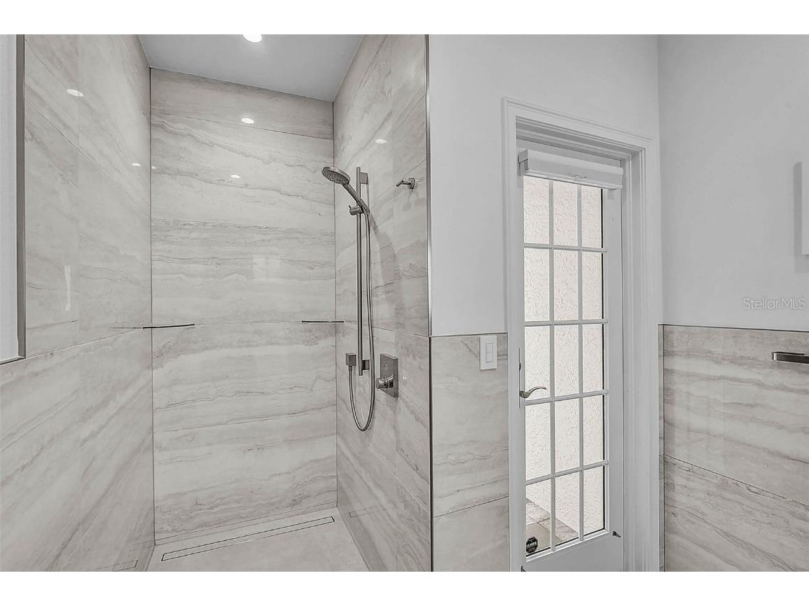 4439 Westwood Lane Sarasota FL 34231 A4664741 image28