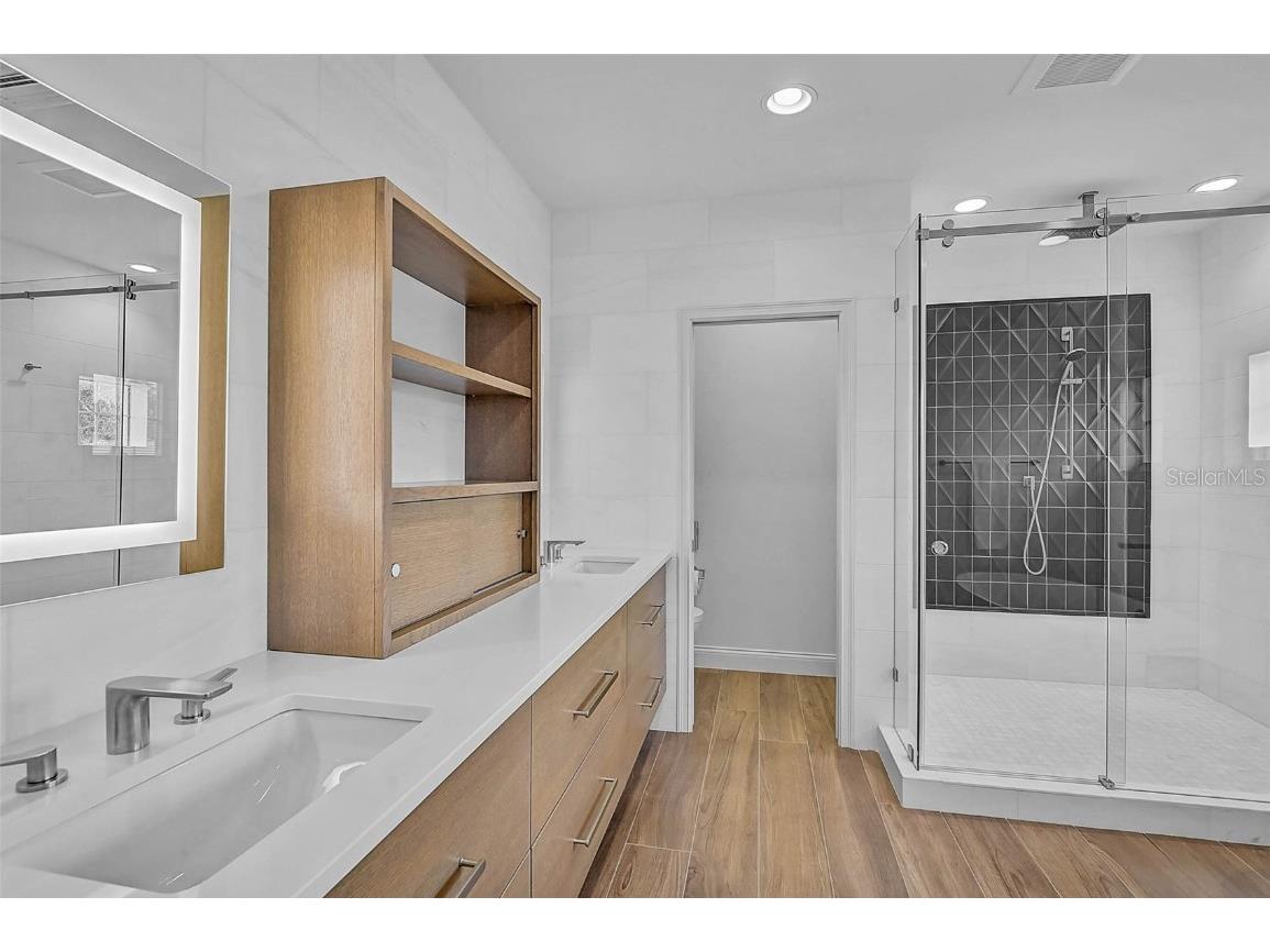 4439 Westwood Lane Sarasota FL 34231 A4664741 image35