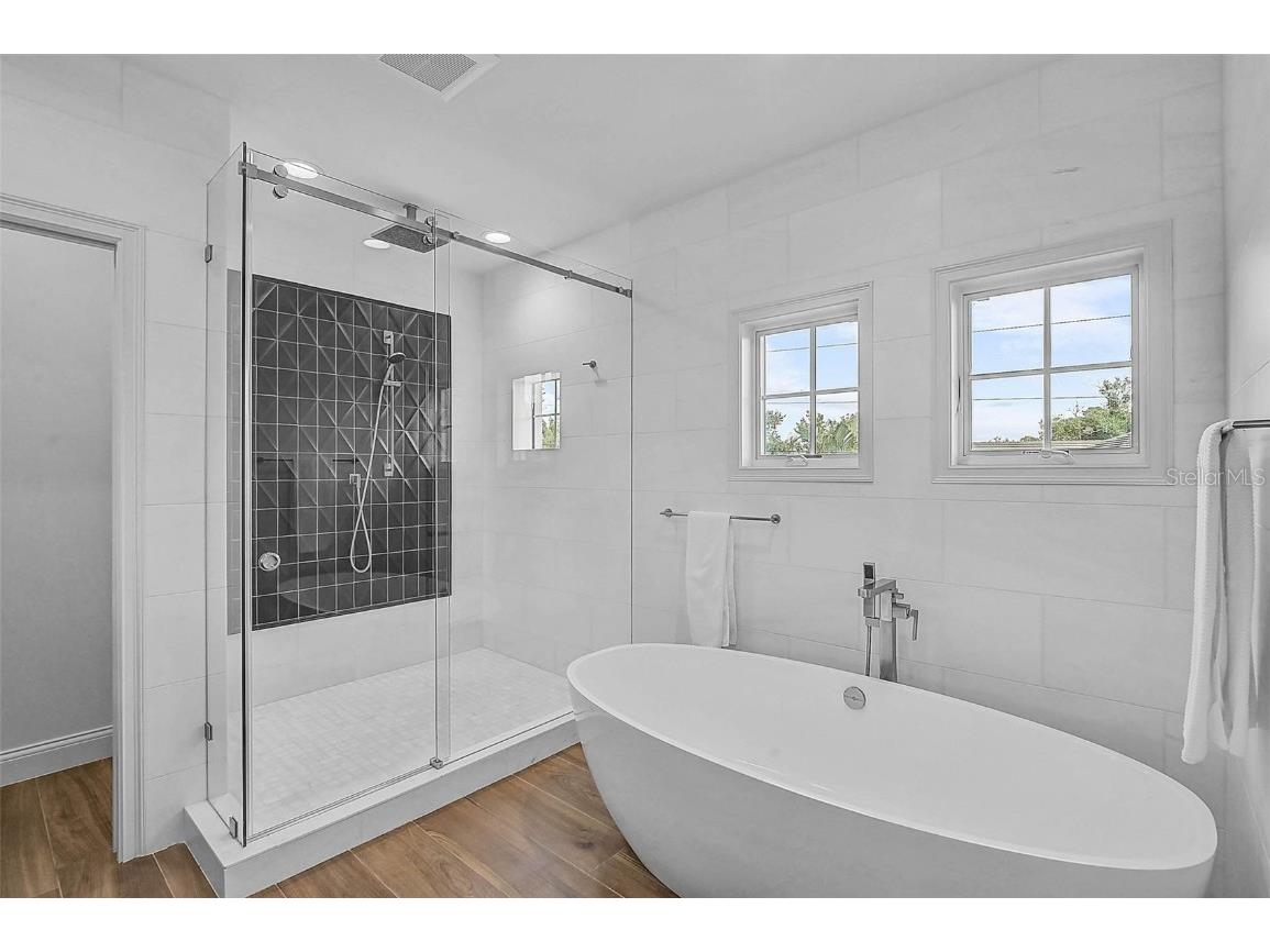 4439 Westwood Lane Sarasota FL 34231 A4664741 image36