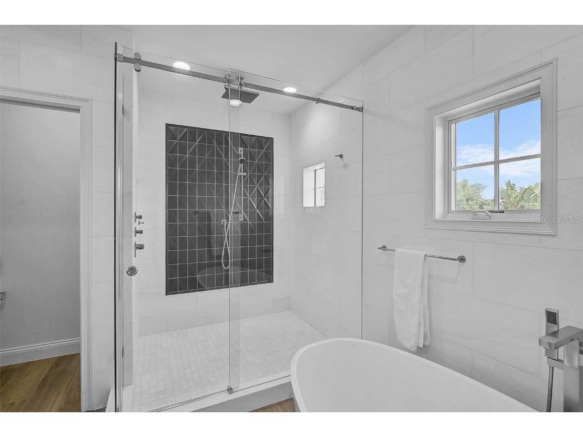 4439 Westwood Lane Sarasota FL 34231 A4664741 image37