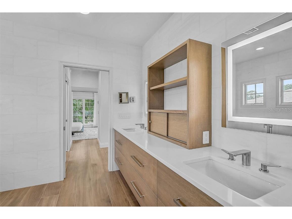 4439 Westwood Lane Sarasota FL 34231 A4664741 image38