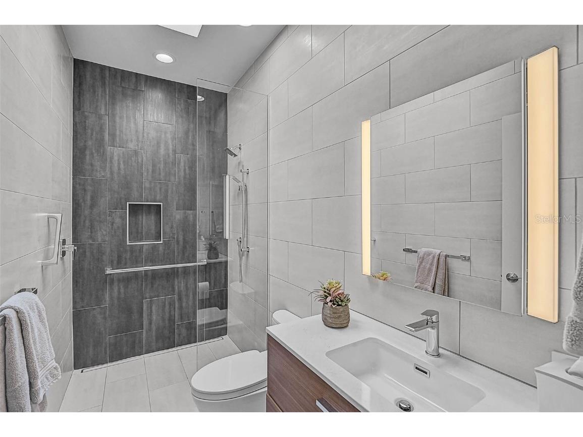 4439 Westwood Lane Sarasota FL 34231 A4664741 image44