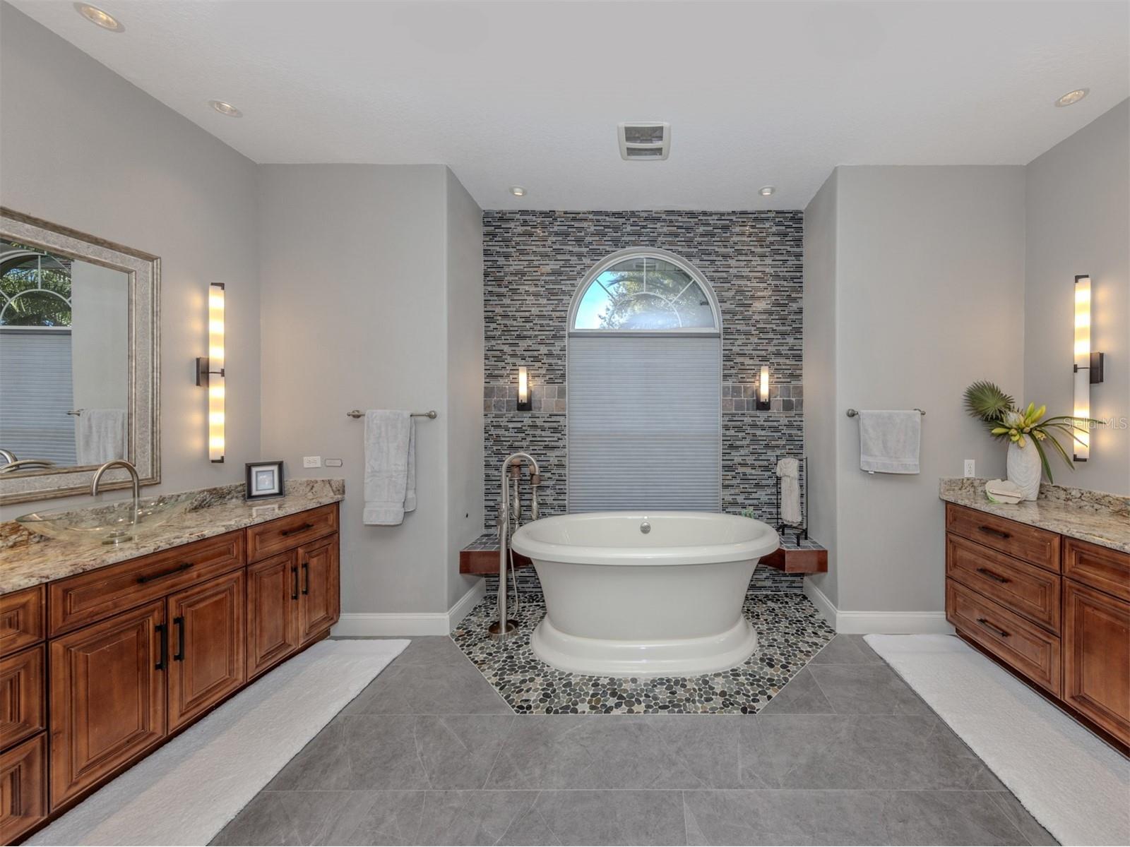 444 Tremingham Way Venice FL 34293 A4682198 image18