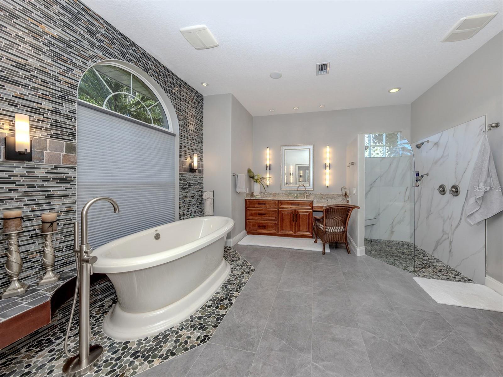444 Tremingham Way Venice FL 34293 A4682198 image19