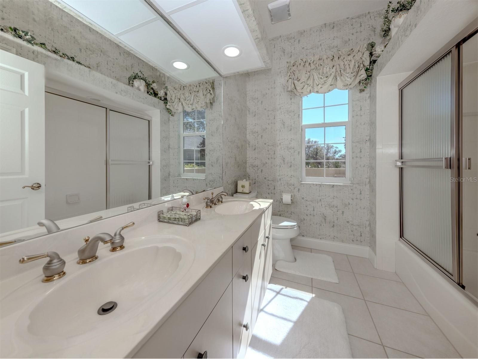 444 Tremingham Way Venice FL 34293 A4682198 image21