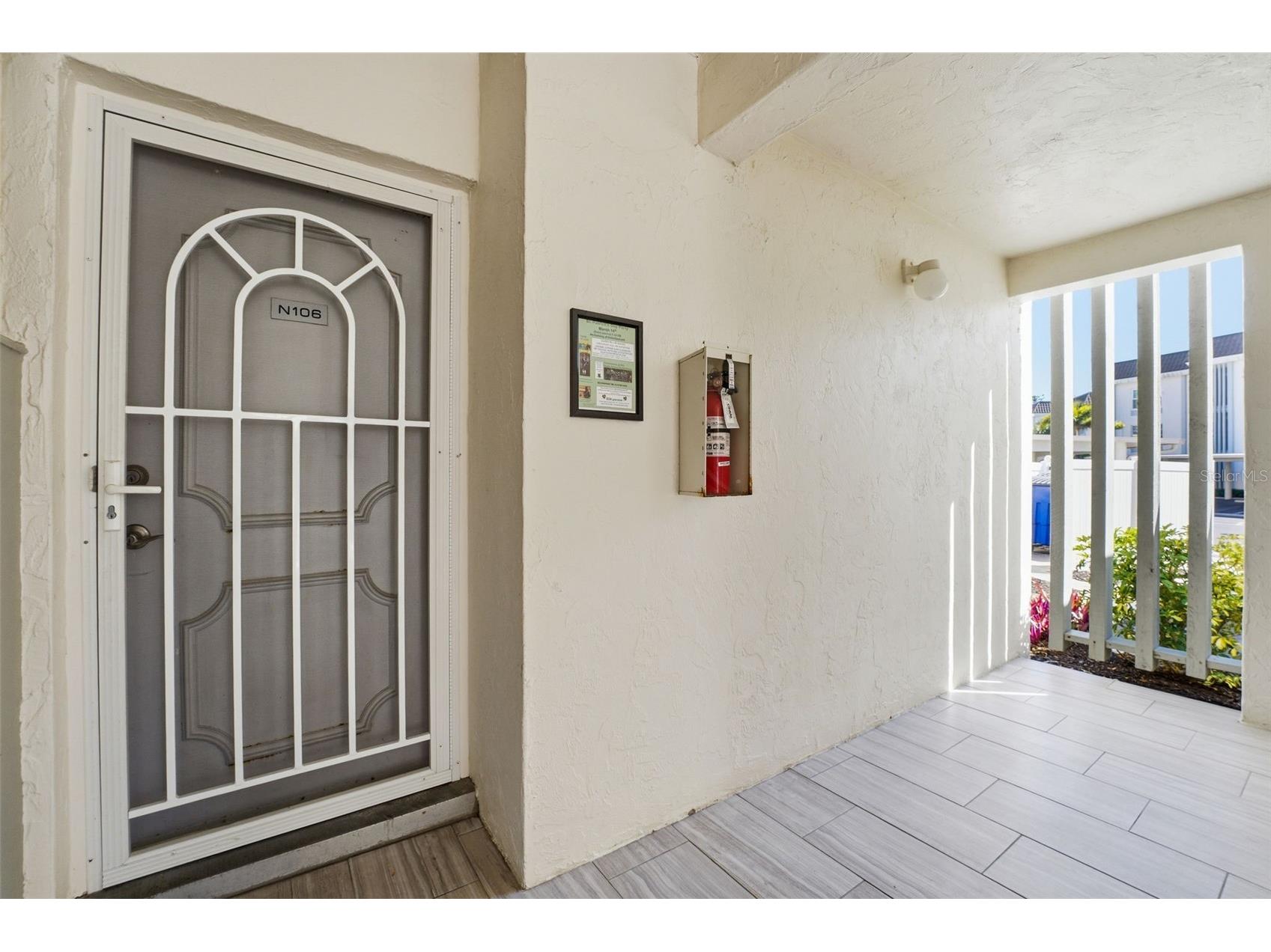 4440 Exeter Drive #106 Longboat Key FL 34228 - SARASOTA BAY D6146366 image2